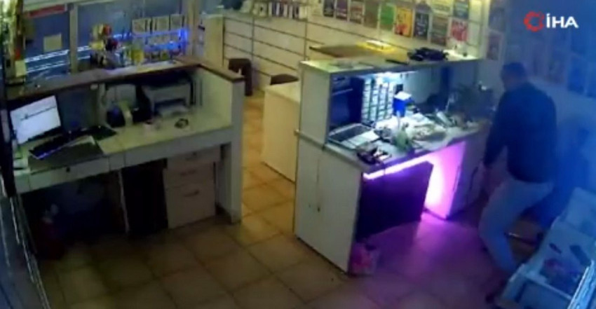 Cep telefonu bataryasının patlama anı kamerada - Resim: 4