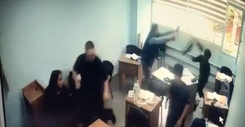 Özel kursta kabus: Bıçak ve sopayla sınıfa girdi, 12 yaşındaki çocuğu döve döve hastanelik etti - Resim: 2