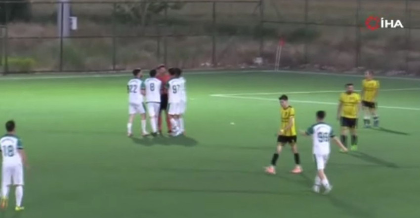 Amatör küme maçında son dakikada gelen gol iptal edildi; ortalık karıştı - Resim: 2