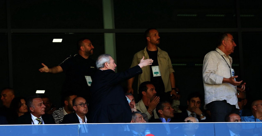 Fenerbahçe seçimlerinde Aziz Yıldırım gerginliği: Arbede çıktı, kurula ara verildi - Resim: 3
