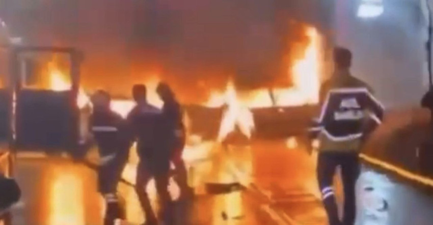 Havaalanı yolunda 2 otomobilin alev topuna döndüğü korkunç kazada bir mucize yaşandı... - Resim: 3