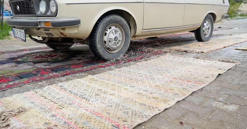 On binlerce TL'ye satılan eskitme halıların nasıl eskitildiği ortaya çıktı - Resim: 3