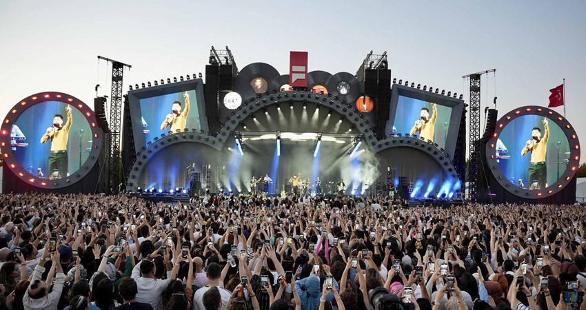 Jennifer Lopez İstanbul'u coşturmaya geliyor - Resim: 2