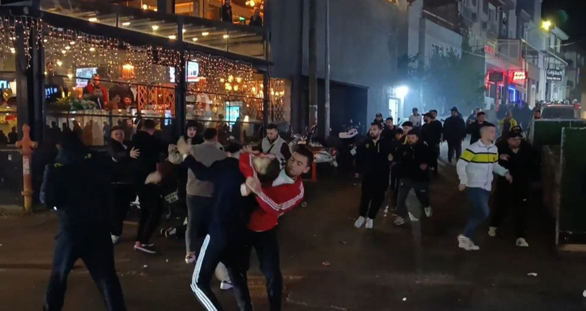 Derbi kavgası kanlı bitti; ortalık savaş alanına döndü, çok sayıda yaralı var - Resim: 1