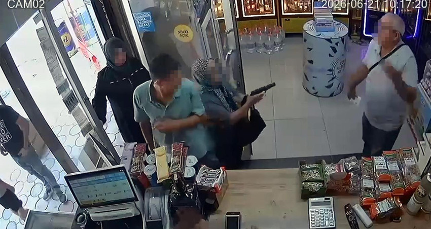 Tekirdağ'da şoke eden olay: Herkesin gözü önünde silahını çekti, kocasına doğrulttu! - Resim: 2