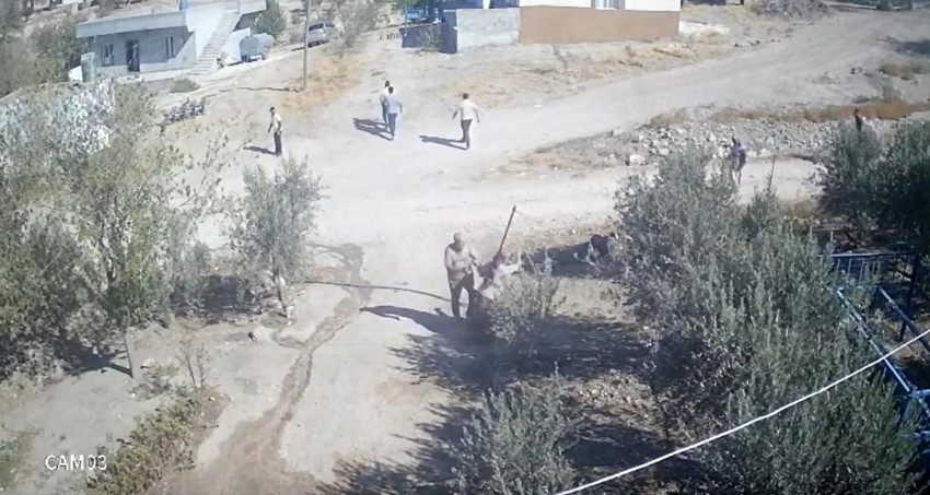 Akraba dehşeti saniye saniye kamerada: Bayıltana kadar dövüp, kafasını taşla ezmeye çalıştılar - Resim: 2