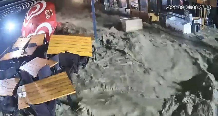 Rize'de sel böyle geldi - Resim: 2