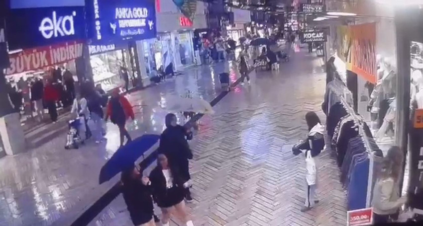 Mini etekli genç kıza sokak ortasında ahlak polisi tarzı tacize gözaltı - Resim: 1