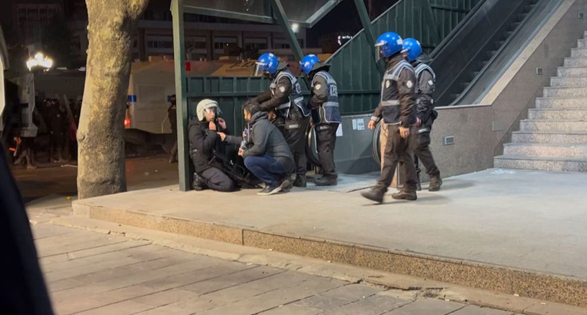 Ankara'da polis ile göstericiler karşı karşıya geldi: Gözaltılar var - Resim: 3