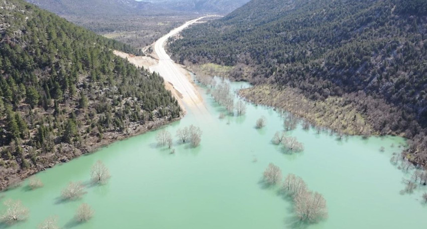 20 gündür sular altındaki Antalya - Konya karayolunun son hali dron kamerasında - Resim: 4