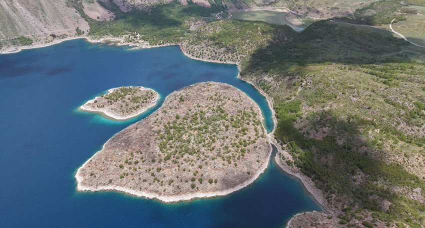 Türkiye'nin eşsiz cennetine turist akını: Buz mağaraları ve buhar bacaları dip dibe - Resim: 2