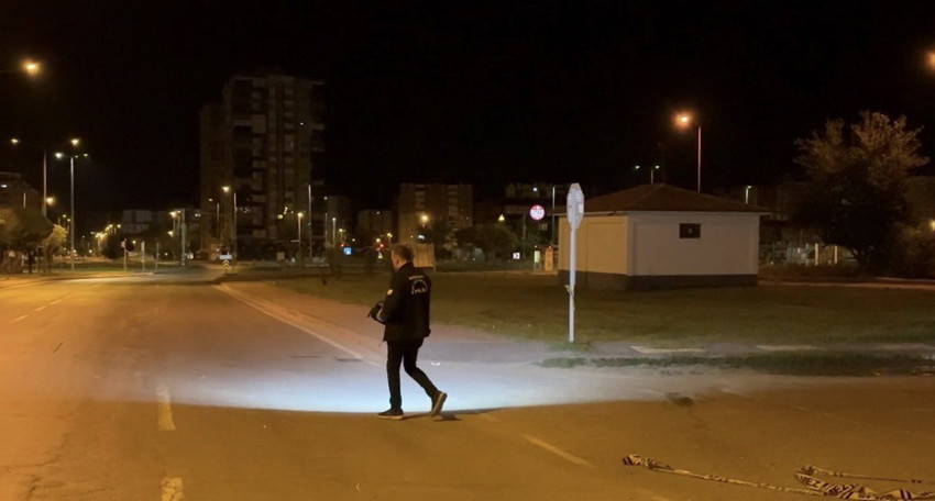 Kayseri'de trafik kazası sanılan olayın kan donduran bir cinayet olduğu ortaya çıktı. 22 yaşındaki S.Ö., ablasından 4 yıl önce boşanan eski eniştesi S.C.'u otomobille kasten ezerek öldürdü. Cinayet Büro'nun kamera incelemelerinde aracın S.C.'nin üzerinden bilerek geçtiği tespit edildi.