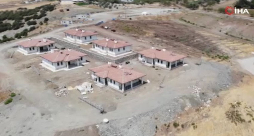 Asrın felaketi sonrasında inşa edilen köy evlerinin son hali görüntülendi - Resim: 1