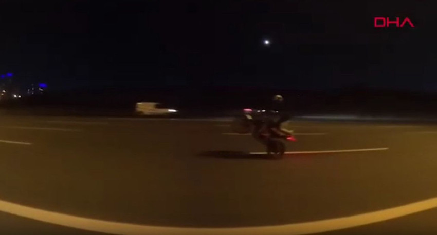 Trafiğin 2 tekerlekli magandaları tek tek yakalandı: Filmleri aratmayan operasyon kamerada! - Resim: 3