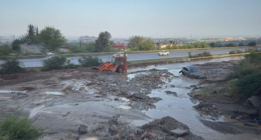 Yağmur felakete dönüştü: Hortum oluştu, heyelan oldu, okullar tatil edildi, yaşam alt üst oldu - Resim: 2