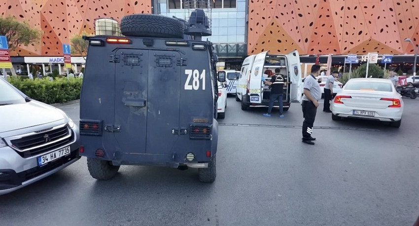 İstanbul'da AVM'de silahlı saldırı: 2 kişi yaralandı, şüpheli kaçmayı başardı! - Resim: 4