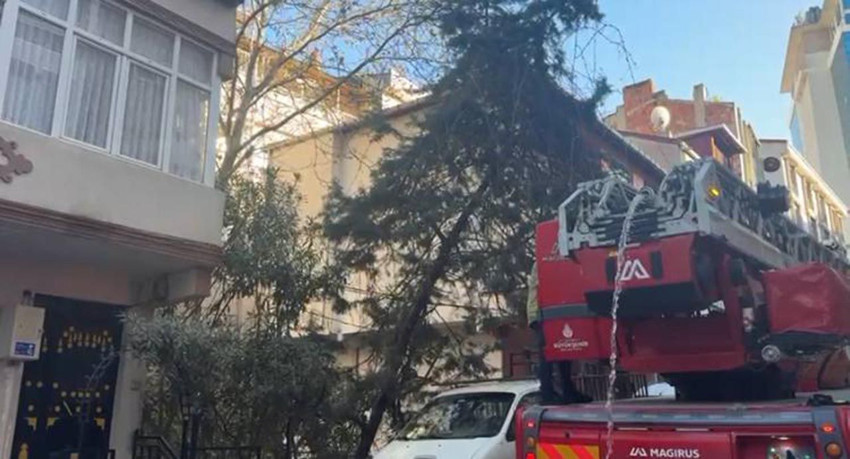 İstanbul'da yangin paniği: 5 katlı binadaki yangın iki apartmana sıçradı - Resim: 2