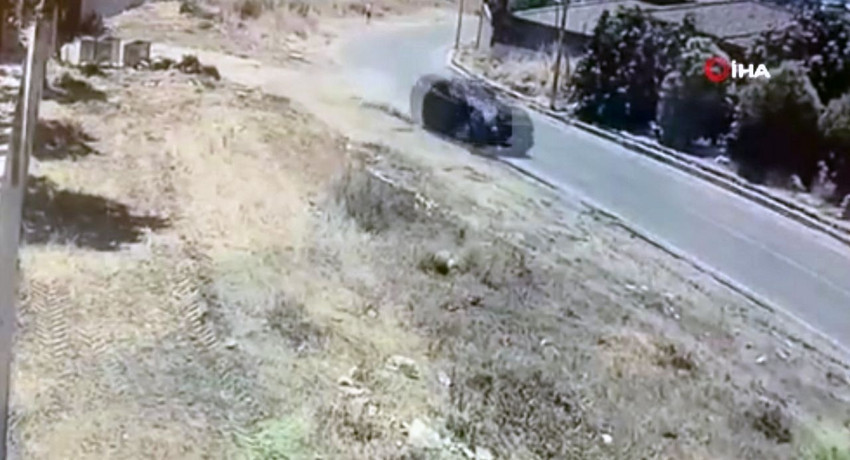15 yaşındaki trafik canavarı kamerada! Yolda yürüyen adamı ezip geçti - Resim: 2