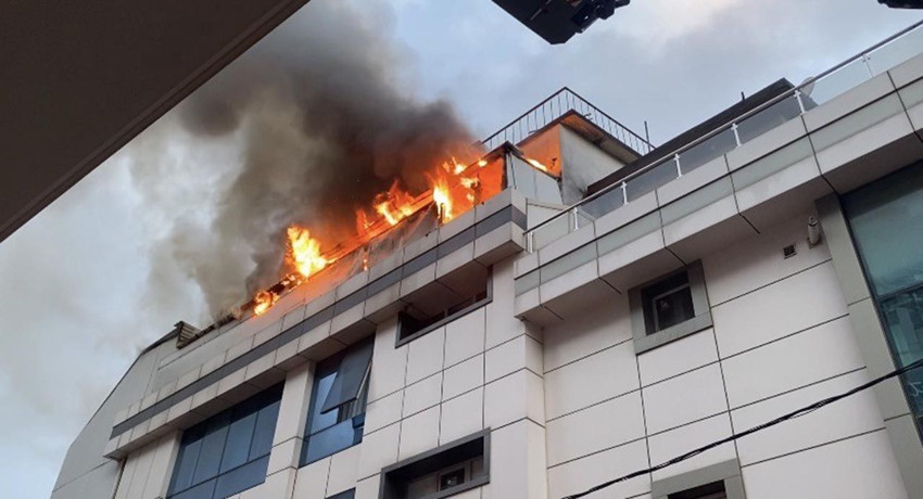 İstanbul'da otelde korkutan yangın: Çatı katı alevlere teslim oldu - Resim: 4