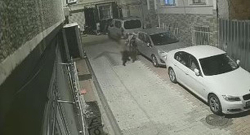 Sokak ortasında kadına bayıltan dayak! Yerde sürükledi - Resim: 1