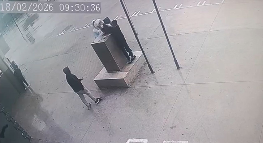 Fırtınada duygulandıran anlar: Atatürk büstü devrilmesin diye ellerini siper ettiler - Resim: 3