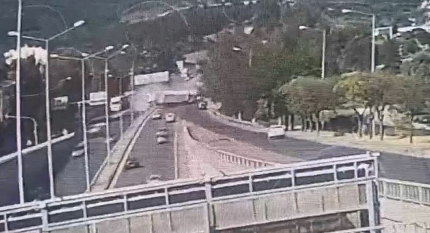 Biri polis 3 kişinin yaşamını yitirdiği korkunç kazanın kamera görüntüleri ortaya çıktı! - Resim: 4