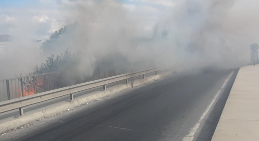 İstanbul'da ağaçlık alanda yangın: TEM bağlantı yolu trafiğe kapandı - Resim: 1