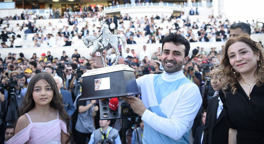 99'ncu Gazi Koşusu'nda Veliefendi defile sahnesine döndü; hanımların şıklık yarışı kamerada... - Resim: 2