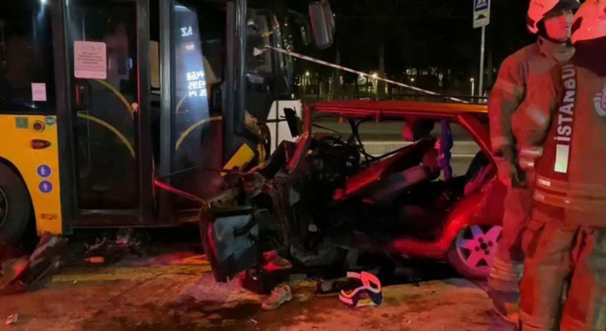 İstanbul'da yılbaşı gecesi korkunç kaza: 2 kişi hayatını kaybetti - Resim: 2