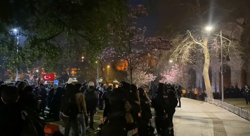 Saraçhane'de göstericilerle polis yine karşı karşıya: Gözaltılar var! - Resim: 3