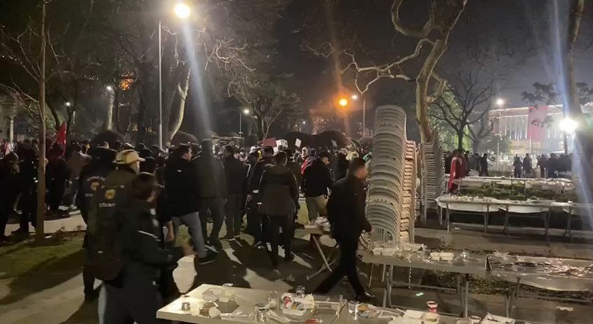 Saraçhane'de göstericilerle polis yine karşı karşıya: Gözaltılar var! - Resim: 4