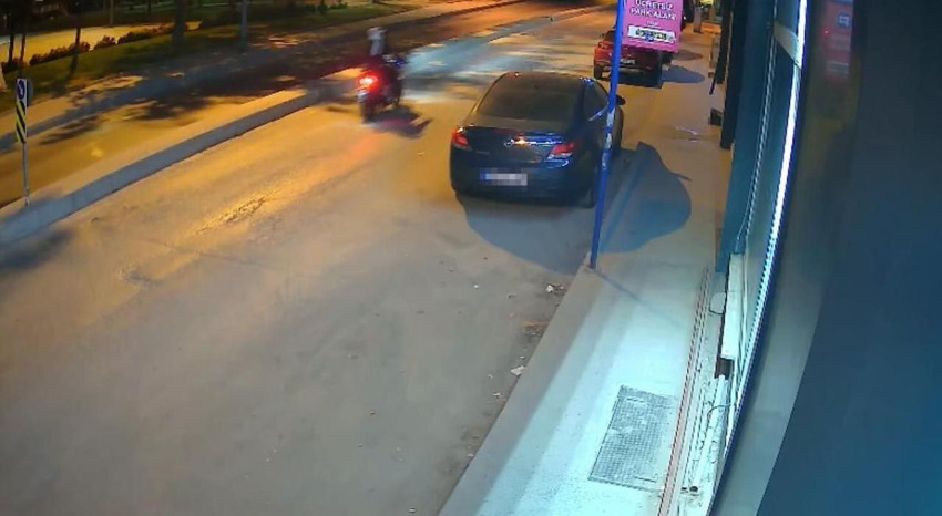 İstanbul'da yine motosikletli saldırı: Mobilya dükkanı kurşunlandı - Resim: 2