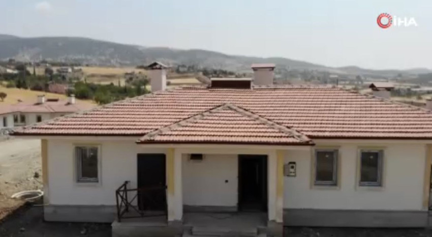Asrın felaketi sonrasında inşa edilen köy evlerinin son hali görüntülendi - Resim: 4