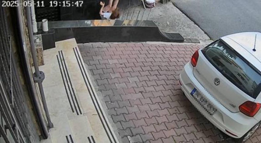 Otomobili eski eşinin üzerine sürdü, genç kadın otopark boşluğuna düştü - Resim: 4