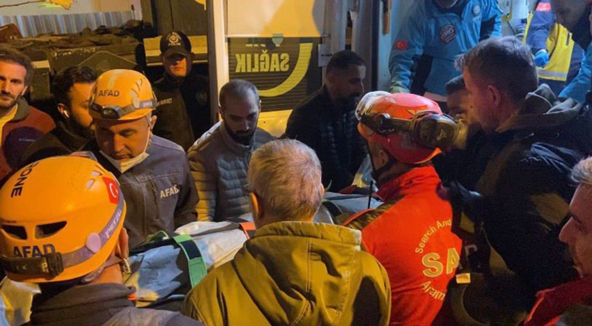 Gebze'de çöken binada annenin de cansız bedenine ulaşıldı: 5 kişilik aileden 1'i sağ kurtarıldı - Resim: 2