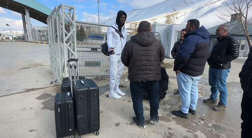 Türkiye ile İran arasındaki sınır kapısına ''Siyah Bayrak'' asıldı, kısıtlamalar başladı! - Resim: 3