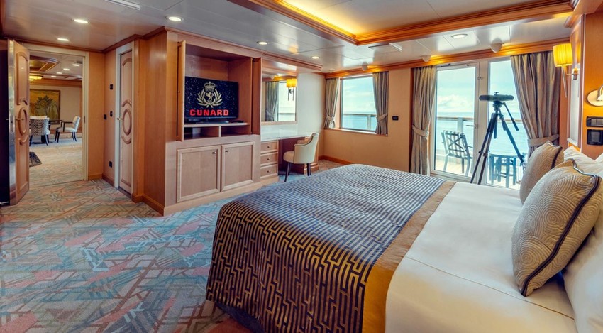 Dünyaca ünlü yüzen otel İstanbul'a demir attı - Resim: 3