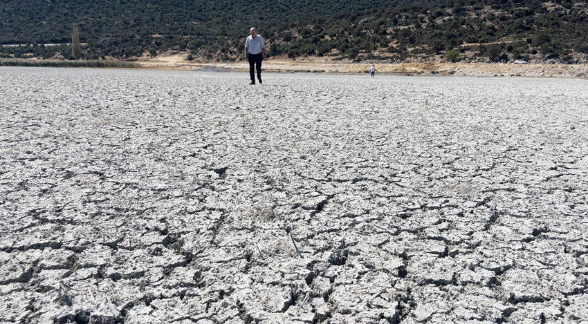 Türkiye'nin 4'üncü büyük gölüydü... Dev göl 2 farklı gölet oldu - Resim: 1