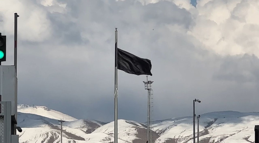 Türkiye ile İran arasındaki sınır kapısına ''Siyah Bayrak'' asıldı, kısıtlamalar başladı! - Resim: 2
