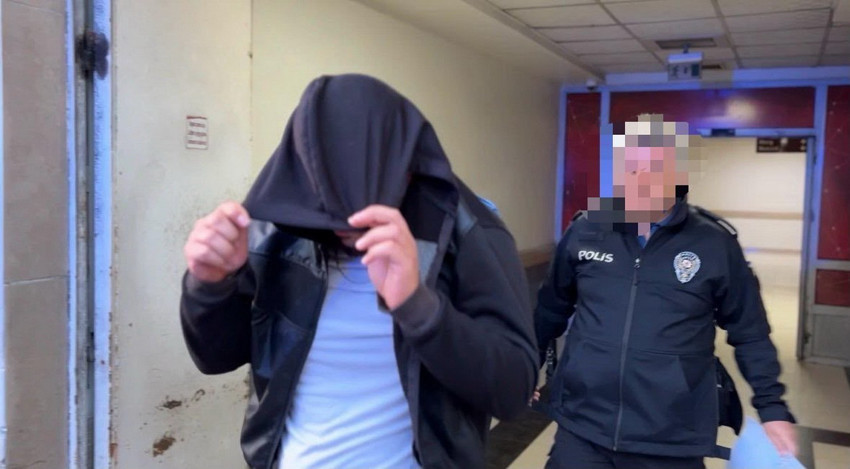 Kayseri'de trafik kazası sanılan olayın kan donduran bir cinayet olduğu ortaya çıktı. 22 yaşındaki S.Ö., ablasından 4 yıl önce boşanan eski eniştesi S.C.'u otomobille kasten ezerek öldürdü. Cinayet Büro'nun kamera incelemelerinde aracın S.C.'nin üzerinden bilerek geçtiği tespit edildi.