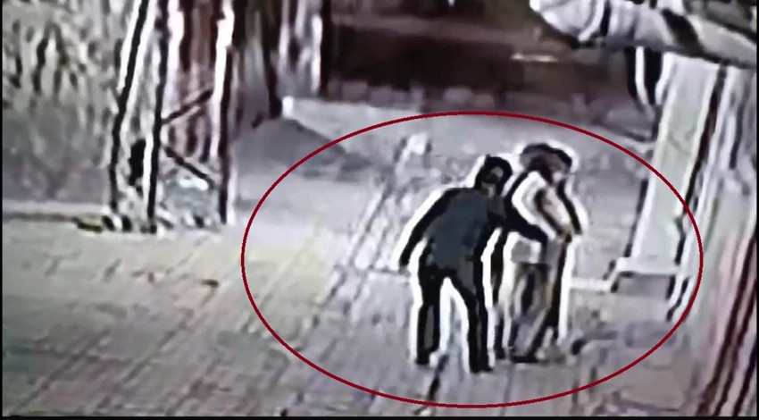 Kapkaçcıları pazarcı ve simitçi kılığındaki polisler yakaladı - Resim: 1