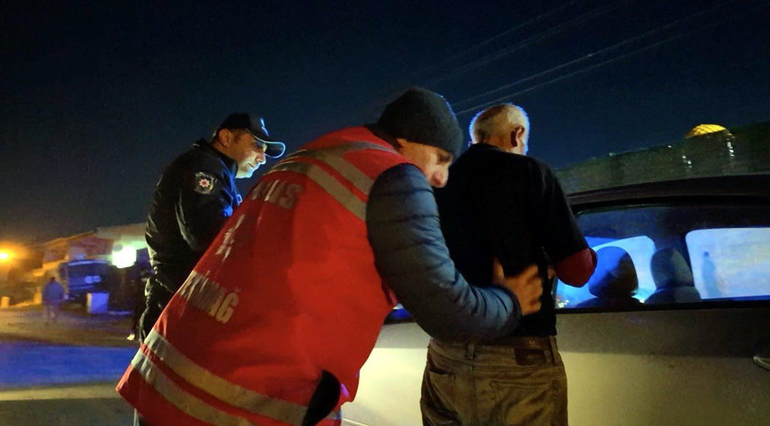 Sabıkalı mahalleye yüzlerce polisle şafak baskını! - Resim: 3