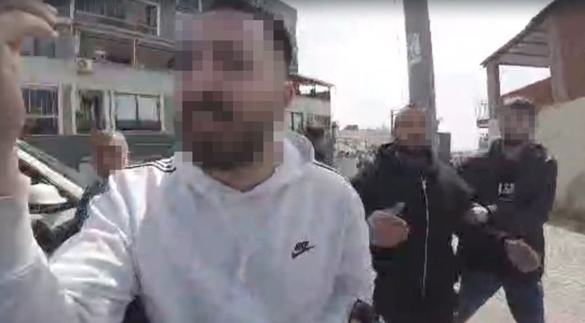 Trafik magandalarının akılalmaz kavgası kamerada: Tek suçu korna çalmaktı! - Resim: 4