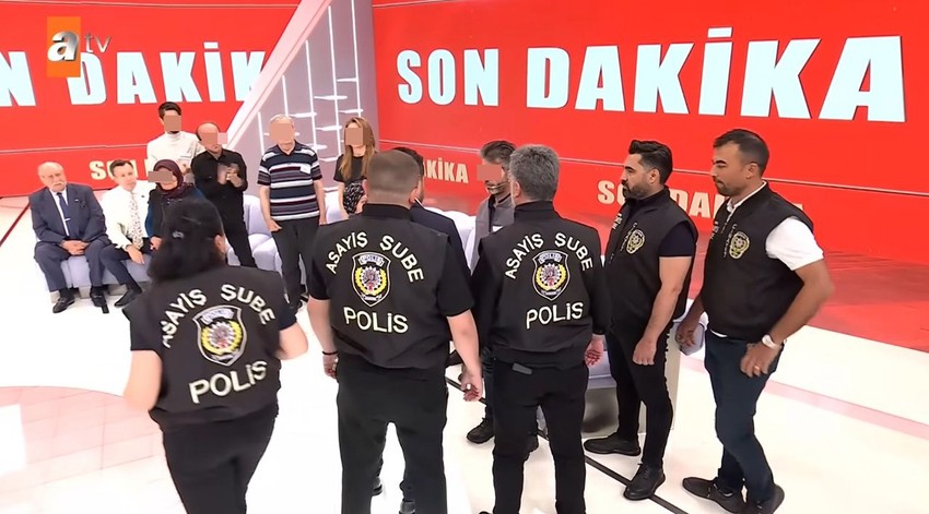 Müge Anlı canlı yayınında topyekün gözaltı: Eş zamanlı gözaltılarda stüdyoda alkış kıyameti koptu - Resim: 4