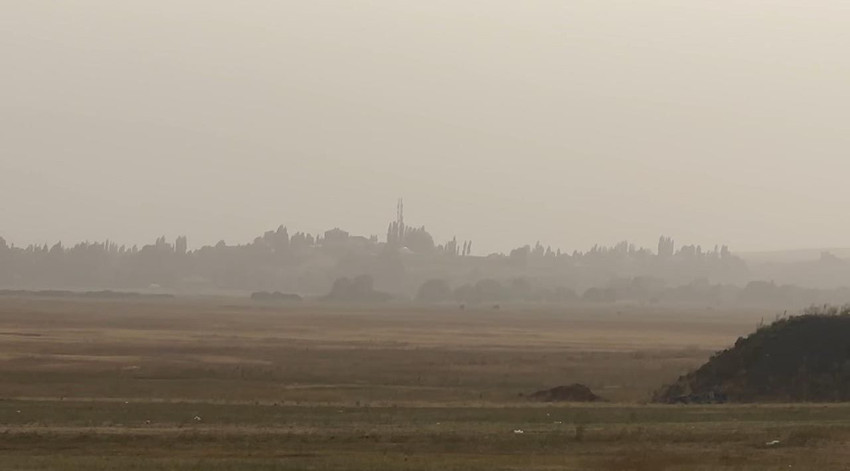 Çöl tozu bir ilçeyi esir aldı! Göz gözü görmüyor - Resim: 1