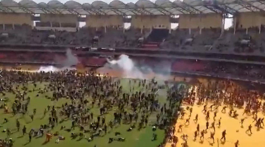 Eski başbakanın cenazesinde ortalık savaşa alanına döndü: Ölü ve yaralılar var - Resim: 3