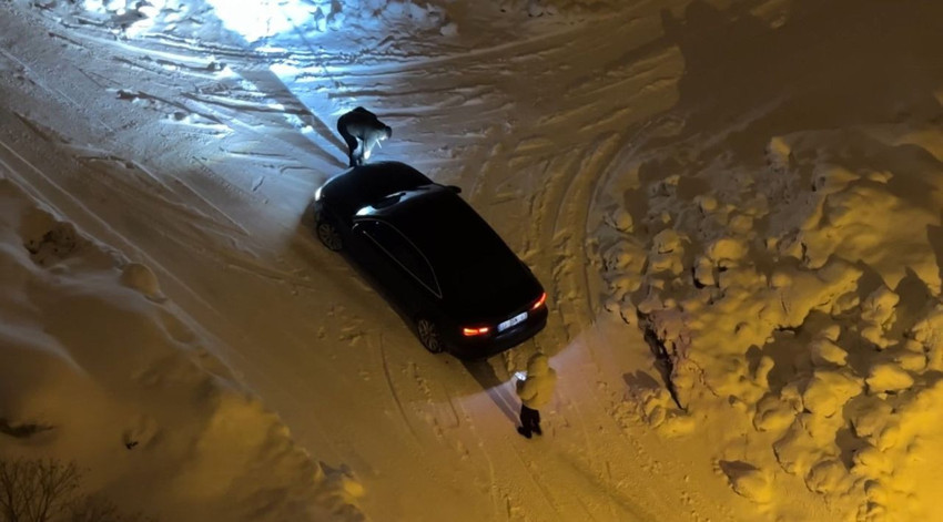 Kar yağışı bir ilimizi yuttu... Araçlar yollarda kaldı, yardıma vatandaşlar koştu - Resim: 4