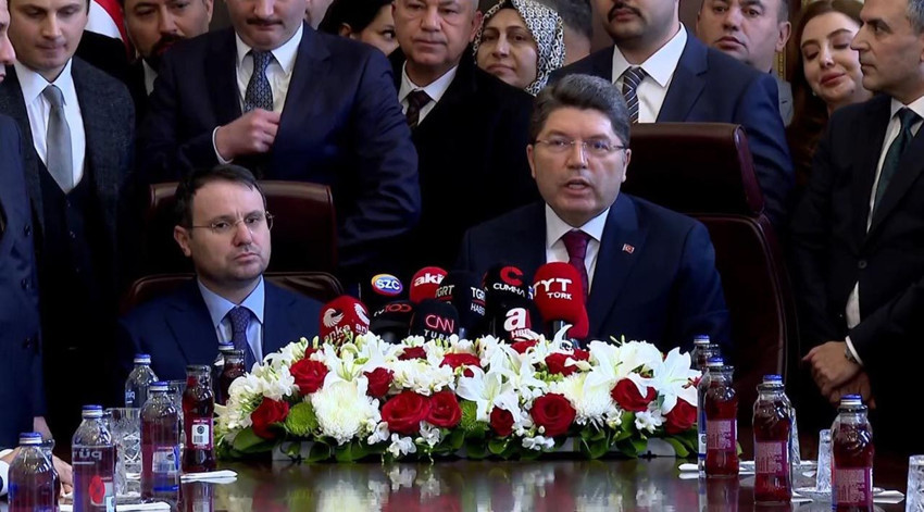 Akın Gürlek, Adalet Bakanlığı görevini devraldı! Devir teslim töreninde koltuk krizi - Resim: 2