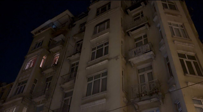 İstanbul'da gece yarısı paniği! 5 katlı binada duvar çöktü! - Resim: 2