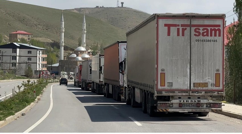 Türkiye-İran sınırında kuyruk çilesi - Resim: 1